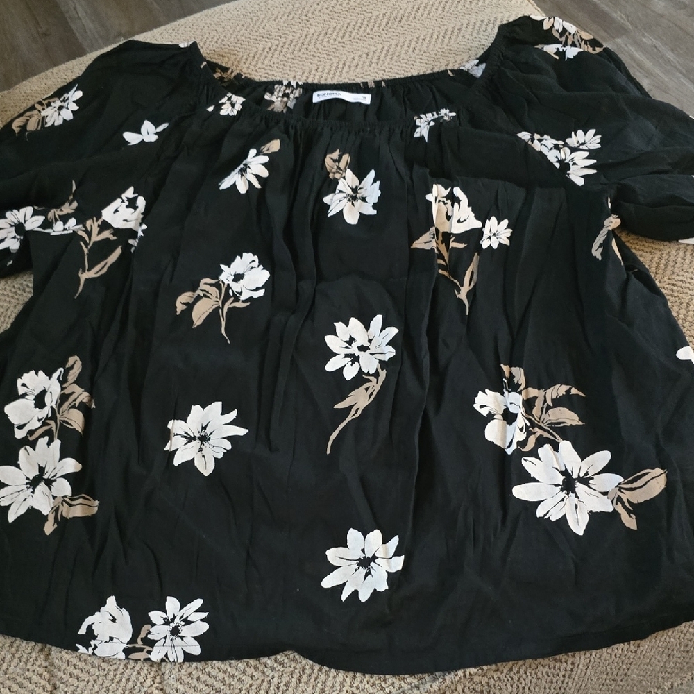 Sonoma Black and White Boxy Short Sleeve Blouse